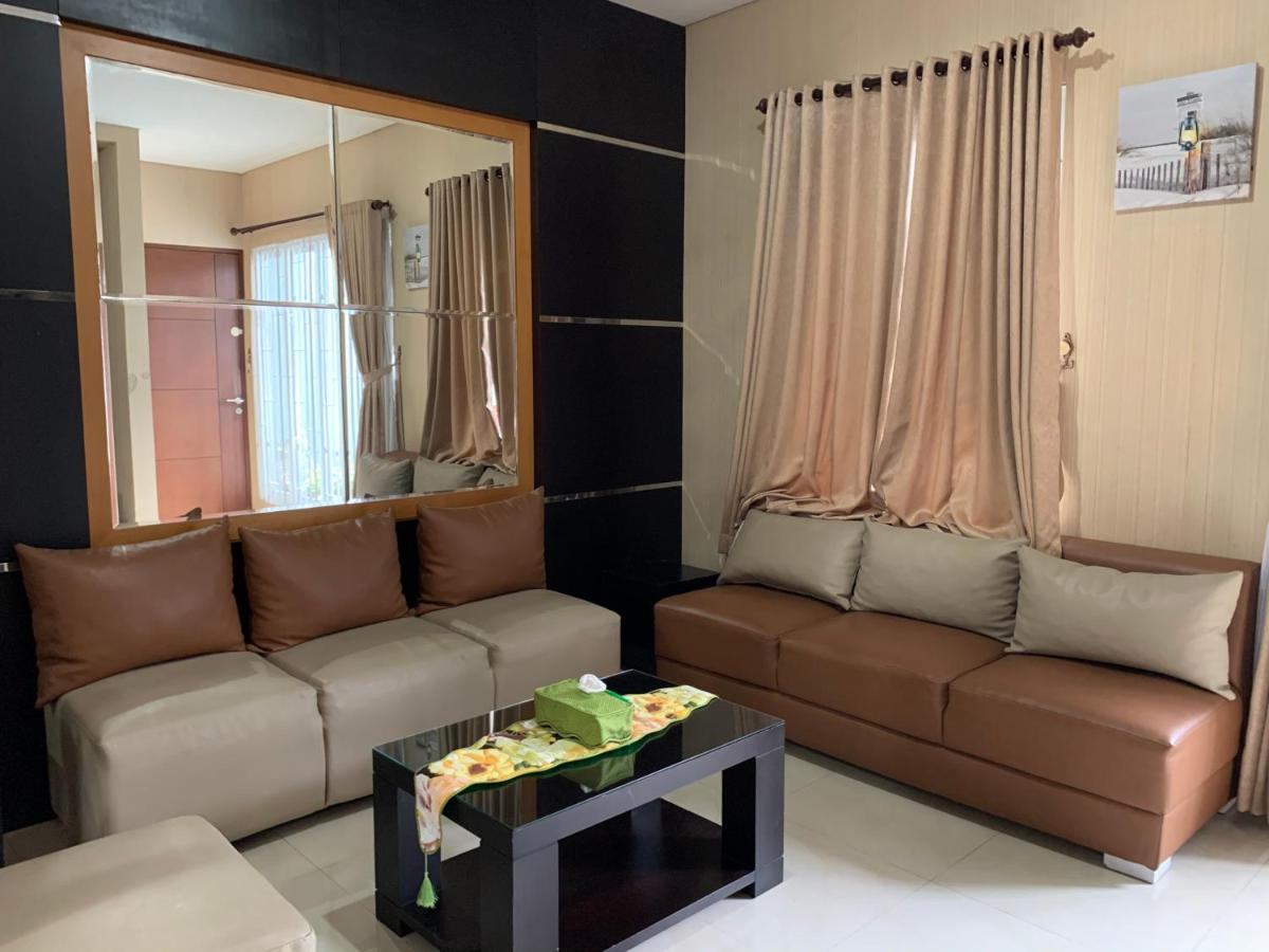 Platinum Setramurni Guest House Bandung 3Br Экстерьер фото