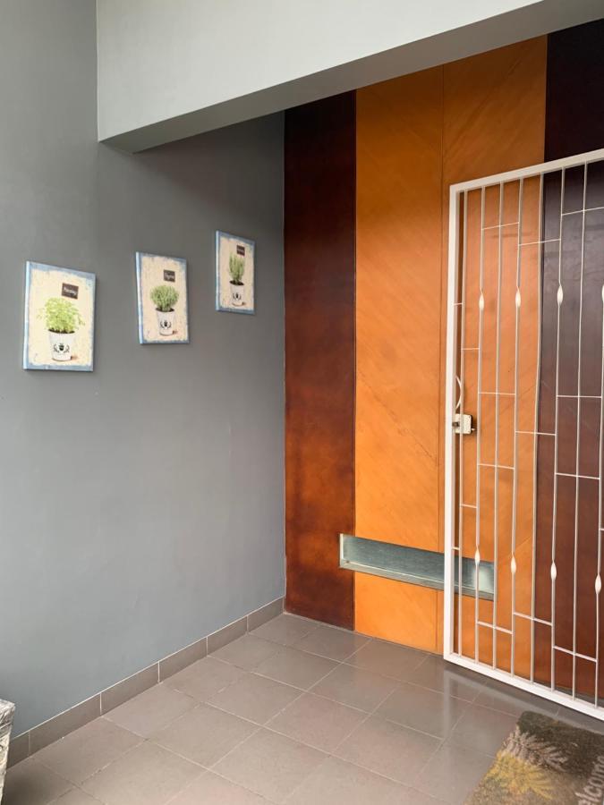 Platinum Setramurni Guest House Bandung 3Br Экстерьер фото