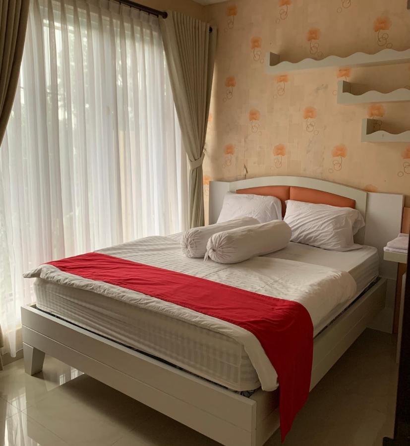 Platinum Setramurni Guest House Bandung 3Br Экстерьер фото