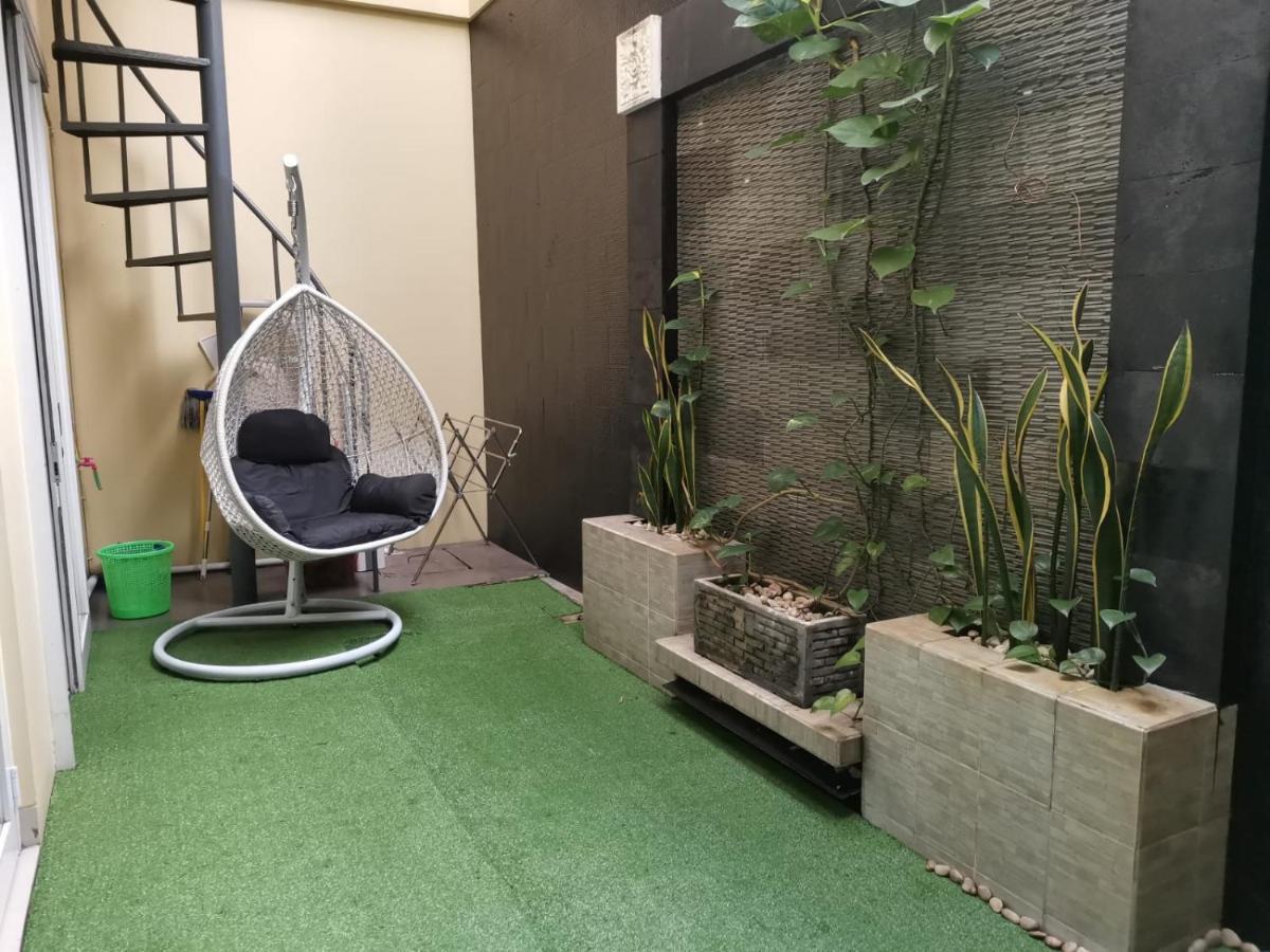 Platinum Setramurni Guest House Bandung 3Br Экстерьер фото